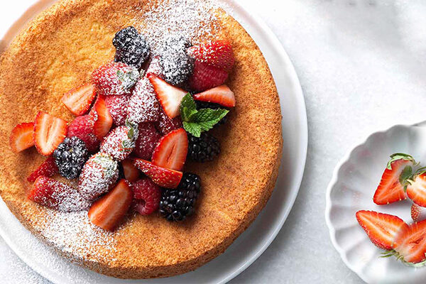 srawberry almond meal cake
